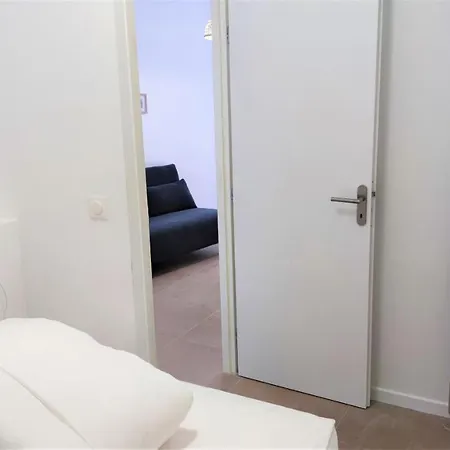 Delille Centre 01 Apartamento Niza