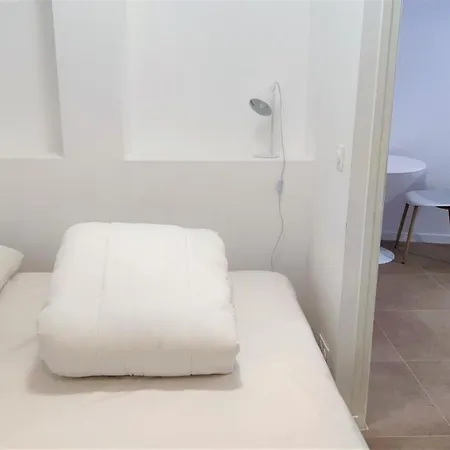 Apartamento Delille Centre 01 *